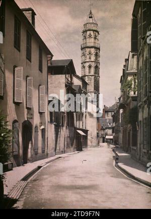 Bagnères-de-Bigorre, Lesponne Valley, Hautes-Pyrénées, Frankreich, Habitat, Architektur, Kunst, Schild, Glockenturm, Wohnung, Straße, Bezirk, Mittelalter, religiöse Architektur, Frankreich, Tour des Jocobins, Bagnères-de-Bigorre, 07/1921 - 31.07.1921, Cuville, Fernand, 1920-1921 - Charente, Gironde, Basse-Pyrénées, Hautes Pyrénées - Fernand Cuville, Autochrome, Foto, Glas, Autochrome, Foto, positiv Stockfoto