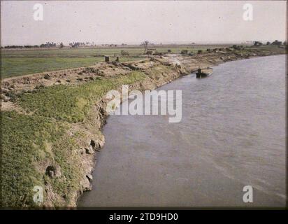 KOM Ombo, Assuan, Ägypten, Afrika Ufer des Nils in der Nähe der Website von KOM Ombo, Natur, Umwelt, Wirtschaftstätigkeit, Verkehr, Landschaft, Landwirtschaft, Viehzucht, Fluss, Boot, Flusstransport, See, Ägypten, KOM-Ombo, Nilufer in KOM-Ombo, Le Nil, Kôm Ombo, 23/01/1914 - 23/01/1914, Léon, Auguste, Fotograf, 1914 - Ägypte - Auguste Léon - (Januar-Februar), Autochrome, Foto, Glas, Autochrome, Foto, positiv, Horizontal, Format 9 x 12 cm Stockfoto