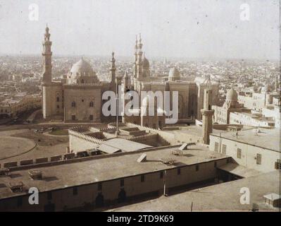 Kairo, Ägypten, Afrika Blick auf die Moscheen des Rumêleh-Platzes vom Bab el Azab-Tor auf der Zitadelle von Saladin, Religion, Habitat, Architektur, Islam, Minarett, befestigte Architektur, Festung, Platz, Moschee, Panorama der Stadt, religiöse Architektur, Ägypten, Kairo, Panorama von Kairo von der Zitadelle aus gesehen, Le Caire, 05/02/1914 - 05/02/1914, Léon, Auguste, Fotograf, 1914 - Ägypte - Auguste Léon - (Januar-Februar), Autochrome, Foto, Glas, Autochrome, Foto, positiv, Horizontal, Format 9 x 12 cm Stockfoto