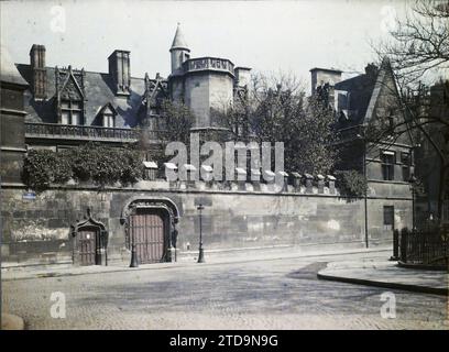 Paris (VE arr.), Frankreich das Cluny-Museum rue du Sommerard, Wohngebäude, Architektur, Kunst, Museum, Turm, Gehäuse, befestigte Architektur, Tür, Herrenhaus, Mittelalter, Frankreich, Paris, Fassade Cluny Museum, Arrondissement V, 26.03/1923 - 26.03.1923, Léon, Auguste, Fotograf, Autochrome, Foto, Glas, Autochrome, Foto, positiv, horizontal, Größe 9 x 12 cm Stockfoto