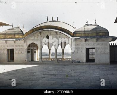 Agra, Indien Ein Marmorpavillon des privaten Palastes (Khas Mahal) von Shah Jahan im Roten Fort (Lal Qila), Habitat, Architektur, Dach, Kaiser, Festung, Bogen, Arkade, Bogen, Innenhof, Galerie, Palast, Schloss, Indien, Agra, the Imperial Loggia at the Fort Palace, Agra, 28/12/1913 - 28/12/1913, Passet, Stéphane, Fotograf, 1913-1914 - Inde, Pakistan - Stéphane Passet - (16. Dezember-29. Januar), Autochrome, Foto, Glas, Autochrome, Foto, Horizontal, Format 9 x 12 cm Stockfoto