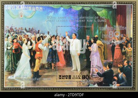 Souvenirbogen mit entlöschter Briefmarke, gedruckt von Nordkorea, auf dem Präsident Kim Il Sung auf dem Art Festival of Friendship um 1992 gezeigt wird. Stockfoto