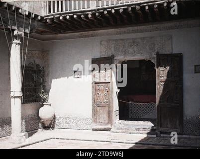 Toledo, Spanien, Kunst, Habitat, Architektur, Persönlichkeit, Säule, Malerei, Wohnen, Dekorative Kunst, Terrasse, künstlerische Persönlichkeit, skulpturale Einrichtung, Spanien, Toledo, Haus El Greco - Patio, im Hintergrund, Kapelle Tolède, 15/06/1914 - 17/06/1914, Léon, Auguste, Fotograf, 1914 - Espagne, Spanien, Europa – Auguste Léon – (15. Juni bis 4. Juli), Autochrome, Foto, Glas, Autochrome, Foto, positiv Stockfoto