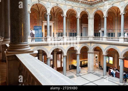 Wien, Österreich 30. September 2023. Haupthalle des Museums für angewandte Kunst (MAK) aus dem 19. Jahrhundert Stockfoto