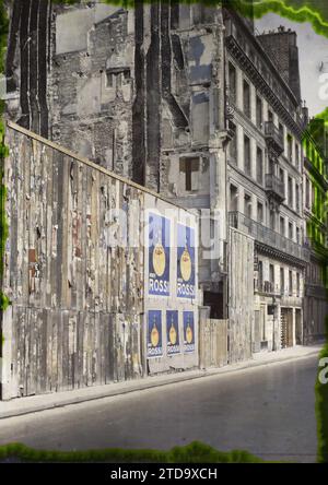 Paris (9. Arr.), Frankreich Häuser unter Abriss rue Le Peletier, Wirtschaftstätigkeit, Wohnungsbau, Architektur, Registrierung, Informationen, Werbung, Arbeiten, Poster, Straße, Bezirk, Barriere, Palisade, Dilapidation, unhygienische Bedingungen, Haussmannian-Gebäude, Frankreich, Paris, die Abrisse von Bd Haussmann, Häuser werden abgerissen R. Le Peletier, Arrondissement IX, 01/06/1925 - 01/06/1925, Léon, Auguste, Fotograf, Autochrome, Foto, Glas, Autochrome, Foto, positiv, Vertikal, Format 9 x 12 cm Stockfoto