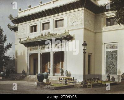 Paris (8. Arr.), Frankreich die Ausstellung der dekorativen Künste, Pavillon von Indochina, zwischen den Cours Albert 1er und den Ufern der seine, Tier, Kunst, Habitat, Architektur, Straßenlaterne, Straßenlaterne, Tier dargestellt, fantastisches Tier, Skulptur, Portikus, Flachrelief, Vase, Dekorative Kunst, Bank, Keramik, Ausstellung, Ausstellung für dekorative Kunst, Tür, Giebel, Skulptur Dekor, Frieze, vergängliche Architektur, Frankreich, Paris, Ausstellung für dekorative Kunst, Pavillon der Indo-China, anderer Pavillon, Arrondissement VIII, Vietnam [in Verbindung mit], 28/08/1925 - 28/08/1925, Léon, Auguste, Stockfoto