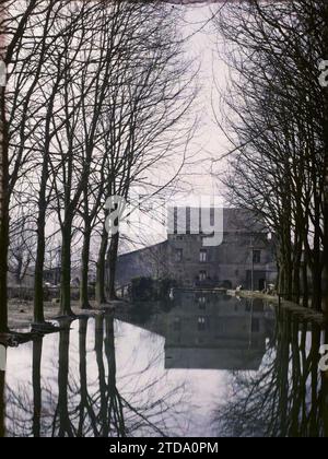 Révigny, Frankreich, Erster Weltkrieg, Habitat, Architektur, Natur, Umwelt, Wirtschaftstätigkeit, Kanal, Hinterfront, Fabrik, Werkstatt, Bauingenieurwesen, Hydrographie, Industrie, Frankreich, Révigny, Le Canal de la Sägewerk und Sägewerk, Révigny-sur-Ornain, 30/01/1915 - 30/01/1915, Léon, Auguste, Fotograf, 1914-1915 - Zones Dévastées, Nord et Est de la France - Jean Brunhes, Auguste Léon et Georges Chevalier - (Dezember 1914-April 1915), Autochrome, Foto, Glas, Autochrome, Foto, positiv Stockfoto