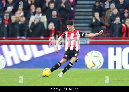 Brentford, Großbritannien. Dezember 2023; Gtech Community Stadium, Brentford, London, England; Premier League Football, Brentford gegen Aston Villa; Christian Norgaard von Brentford Credit: Action Plus Sports Images/Alamy Live News Stockfoto