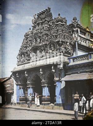 Colombo, Ceylon der Kadhiseran Kovil Tempel in der Sea Street im Stadtteil Pettah, Religion, HD, Kunst, Habitat, Architektur, Alltag, Tempel, Hinduismus, existiert in High Definition, Skulptur, Basrelief, westliche Architektur, Straßenszene, religiöse Architektur, Ceylon, Colombo, Colombo, 01.01/1914 - 31.12.1914, Busy, Léon, Léon Busy Photographer en Indochine, Autochrome, Foto, Glas, Autochrome, Foto, positiv, Vertikal, Format 9 x 12 cm Stockfoto