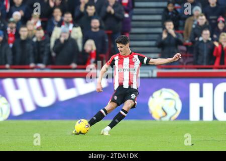 Brentford, Großbritannien. Dezember 2023; Gtech Community Stadium, Brentford, London, England; Premier League Football, Brentford gegen Aston Villa; Christian Norgaard von Brentford Credit: Action Plus Sports Images/Alamy Live News Stockfoto