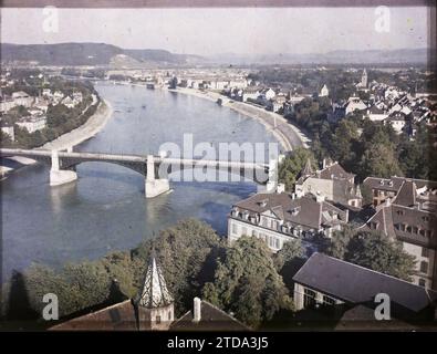 Basel, Schweiz die Wettsteinbrücke am Rhein und Panorama der Stadt von Münster, Habitat, Architektur, Natur, Umwelt, Fluss, Tiefbau, Hydrographie, Panorama der Stadt, Brücke, Schweiz, Basel, Bâle, 08/1911 - 31.08.1911, Léon, Auguste, Fotograf, 1911 - Schweiz - Auguste Léon, Autochrome, Foto, Glas, Autochrome, Foto, positiv, Horizontal, Format 9 x 12 cm Stockfoto