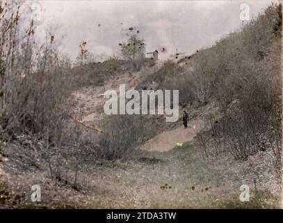 Le Chalard, Frankreich La Fosse Maurice, Goldmine, Natur, Umwelt, Menschen, Bergbau Resources, Hut, Man, Frankreich, Le Chalard, Fosse Maurice, Le Chalard, 08.05/1929 - 08.05.1929, Passet, Stéphane, Fotograf, 1929 - Provinzen Francaises - Stéphane Passet - (26. März-18. Mai), Autochrome, Foto, Glas, Autochrome, Foto, positiv, Horizontal, Format 9 x 12 cm Stockfoto