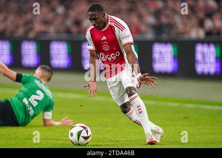 Amsterdam, Niederlande. Dezember 2023. AMSTERDAM, NIEDERLANDE - 17. DEZEMBER: Carlos forscht Ajax während des niederländischen Eredivisie-Spiels zwischen Ajax und PEC Zwolle in der Johan Cruijff Arena am 17. Dezember 2023 in Amsterdam. (Foto von Andre Weening/Orange Pictures) Credit: Orange Pics BV/Alamy Live News Stockfoto