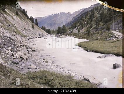 Pontresina, Schweiz der Fluss Ova da Roseg im Roseg-Tal, Natur, Umwelt, Landschaft, Berg, Berg, Tal, Fluss, Hydrographie, Schweiz, Roseg, Torrent de Roseg, Piz Roseg, 08.07/1912 - 08.07.1912, Léon, Auguste, Fotograf, 1912 - Schweiz - Auguste Léon et Cesare Calciati (30 Juin-14 Juli), Autochrome, Foto, Glas, Autochrome, Foto, positiv, Horizontal, Format 9 x 12 cm Stockfoto