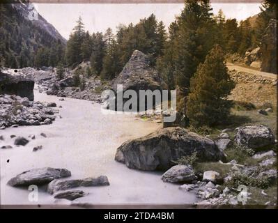 Pontresina, Schweiz der Fluss Ova da Roseg im Roseg-Tal, Natur, Umwelt, Landschaft, Berg, Berg, Konifer, Wald, Wald, Fluss, Hydrographie, Schweiz, Roseg, Torrent de Roseg, Piz Roseg, 08/07/1912 - 08/07/1912, Léon, Auguste, Fotograf, 1912 - Schweiz - Auguste Léon et Cesare Calciati (30 Juin-14. Juli), Autochrome, Foto, Glas, Autochrome, Foto, positiv, Horizontal, Format 9 x 12 cm Stockfoto