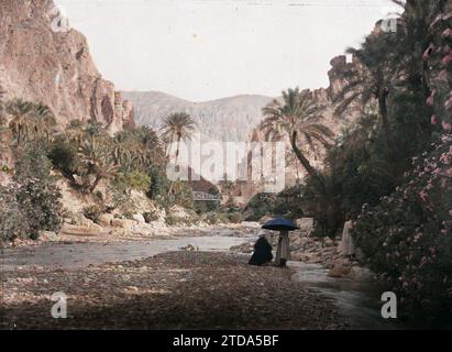 El Kantara, Algerien Panoramablick auf die Bresche aus dem Wadi El Hai, Natur, Umwelt, HD, Wirtschaftstätigkeit, Menschen, Landschaft, Berg, Berg, Palme, Palmenhain, existiert in High Definition, Fluss, Tourismus, Fotograf, Hydrographie, Blume, Schlucht, Vegetation, Botanik, Brücke, Man, El Kantara, Landschaft, El Kantara, 01.01/1911 - 31.12.1911, 01/1910 - 31.12.1910, 01/1909 - 31.12.1909, Gervais-Courtellemont, Jules, 1909 ou 1910 - Algérie, Tunesien - Jules Gervais-Courtellemont et Souvieux, Autochrome, Foto, Glas, Autochrome, Foto, Horizontal, Format 9 x 12 cm Stockfoto