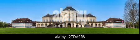 Panoramablick auf Schloss Solitude in Stuttgart: Majestätische Barockarchitektur Stockfoto