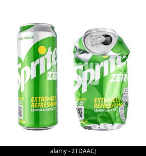 Sprite Limette und Limettenaroma Erfrischungsgetränk, neu und zerknittert Dose isoliert Nahaufnahme auf weißem Hintergrund Stockfoto