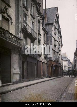 Touren, Frankreich altes Haus, 5 rue du Grand Marché, Wohngebäude, Architektur, Kunst, Wohngebäude, asphaltierte Straße, Balkon, Loggia, Straße, Bezirk, Mittelalter, Frankreich, Tours, Old Houses rue du Grand marche, Tours, 22.08/1915 - 22.08.1915, Léon, Auguste, Fotograf, 1915 - Centre de la France, Loiret, Indre-et-Loire, Loir-et-Cher - Léon Busy und Auguste Léon - (August), Autochrome, Foto, Glas, Autochrome, Foto, positiv, Vertikal, Format 9 x 12 cm Stockfoto