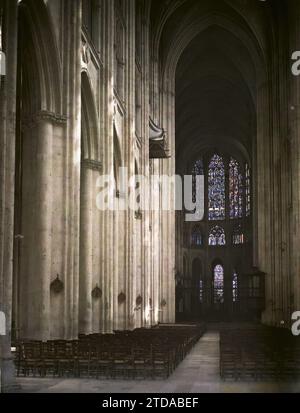 Touren, Frankreich das Kirchenschiff und der Chor der Kathedrale Saint-Gatien, Religion, Habitat, Architektur, Kunst, Christentum, Innenansicht, Säule, Buntglas, Mittelalter, religiöse Architektur, Frankreich, Touren, Inneres der Kathedrale, Touren, 26/08/1915 - 26/08/1915, Léon, Auguste, Fotograf, 1915 - Centre de la France, Loiret, Indre-et-Loire, Loir-et-Cher - Léon Busy und Auguste Léon - (August), Autochrome, Foto, Glas, Autochrome, Foto, positiv, Vertikal, Format 9 x 12 cm Stockfoto