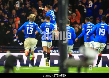 Glasgow, Schottland, Großbritannien. 17. Dezember 2023; Hampden Park, Glasgow, Schottland: Scottish Viaplay Cup Football Final, Rangers versus Aberdeen; James Tavernier von Rangers feiert nach einem Treffer von 1-0 in der 76. Minute Credit: Action Plus Sports Images/Alamy Live News Stockfoto