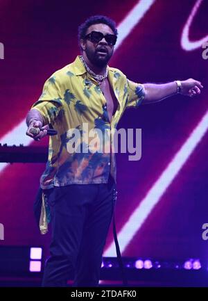 Sunrise, FL, USA. Dezember 2023. Shaggy tritt während des iHeartRadio Y100 Jingle Ball 2023 am 16. Dezember 2023 in der Amerant Bank Arena in Sunrise, Florida auf. Quelle: Mpi04/Media Punch/Alamy Live News Stockfoto