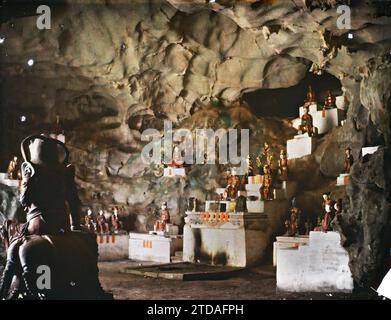 KY-lu'A, Tonkin, Indochina die Haupthöhle der Felsen von Ky-lu'A, beherbergt ein Felsenheiligtum, das dem buddhistischen Gottesdienst, der Religion, dem Habitat, der Architektur, der Kunst, Wissenschaften, Techniken, Statue, Buddhismus, Tempel, Erosion, Innenansicht, Skulptur, Höhle, Geologie, Indochina, Tonkin, Landschaften, von Hanoi bis zur chinesischen Grenze, die Ky-lua Höhlen, Blick auf die große Höhle, von unten genommen, Ky-Lua, 15.04/1916 - 16.04.1916, beschäftigt, Léon, Léon beschäftigte Fotografin en Indochine, Autochrome, Foto, Glas, Autochrome, Foto, positiv, Horizontal Stockfoto