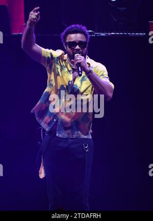 Sunrise, FL, USA. Dezember 2023. Shaggy tritt während des iHeartRadio Y100 Jingle Ball 2023 am 16. Dezember 2023 in der Amerant Bank Arena in Sunrise, Florida auf. Quelle: Mpi04/Media Punch/Alamy Live News Stockfoto