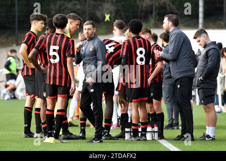 Swansea, Wales. 25. November 2023. Action aus dem U16 Professional Development League Cup Spiel zwischen Swansea City und AFC Bournemouth in der Swansea City Academy in Swansea, Wales, Großbritannien am 25. November 2023. Quelle: Duncan Thomas/Majestic Media. Stockfoto