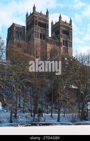 Durham Cathedral, Foto unten am River Wear, Durham City, County Durham, England Stockfoto