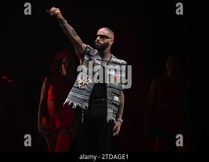 Sunrise, FL, USA. Dezember 2023. Nicky Jam tritt während des iHeartRadio Y100 Jingle Ball 2023 in der Amerant Bank Arena am 16. Dezember 2023 in Sunrise, Florida auf. Quelle: Mpi04/Media Punch/Alamy Live News Stockfoto