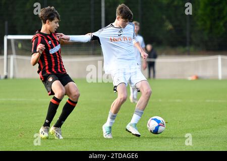 Swansea, Wales. 25. November 2023. Action aus dem U16 Professional Development League Cup Spiel zwischen Swansea City und AFC Bournemouth in der Swansea City Academy in Swansea, Wales, Großbritannien am 25. November 2023. Quelle: Duncan Thomas/Majestic Media. Stockfoto