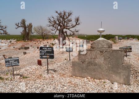 Christlicher und muslimischer Friedhof auf Shell Island Joal-Fadiouth Senegal Stockfoto