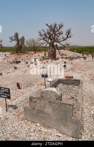 Christlicher und muslimischer Friedhof auf Shell Island Joal-Fadiouth Senegal Stockfoto