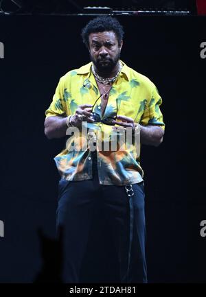 SUNRISE, FL – 16. DEZEMBER 2023: Shaggy tritt während des iHeartRadio Y100 Jingle Ball 2023 in der Amerant Bank Arena auf. Copyright: Xmpi04x Stockfoto