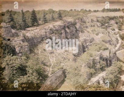 Rocamadour, Frankreich, Natur, Umwelt, Habitat, Architektur, Landschaft, Straße, Bauingenieurwesen, Cliff, Frankreich, Roc-Amadour, das Gesims der Klippe am rechten Ufer, Blick vom Schloss, Rocamadour, 09/06/1916 - 09/06/1916, Léon, Auguste, Fotograf, 1916 - Provinzen Frankreich - Jean Brunhes, Auguste Léon et Georges Chevalier - (April-Juli), Autochrome, Foto, Glas, Autochrome, Foto, positiv Stockfoto