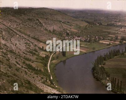 Luisa, Frankreich, Natur, Umwelt, Habitat, Architektur, Landschaft, Tal, Straße, Fluss, Feld, Hydrographie, Panorama des städtischen Gebiets, Rebe, Frankreich, Luisa, 3. Richtung Süden mit im Hintergrund St Vincent Rive d'okt und auf der rechten Seite Lu, Lu, 19.06/1916 - 19.06.1916, Léon, Auguste, Fotograf, 1916 - Provinzen Frankreich - Jean Brunhes, Auguste Léon et Georges Chevalier - (April-Juli), Autochrome, Foto, Glas, Autochrome, Foto, positiv Stockfoto