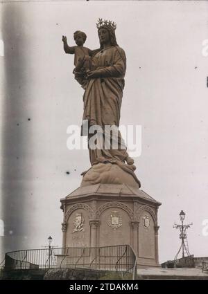 Le Puy-en-Velay, Frankreich die Statue Notre-Dame de France, auf der Spitze des Felsens Corneille, Religion, Kunst, Inschrift, Information, Statue, Christentum, Skulptur, Statueninschrift, Wappen, Wappen, Frankreich, Le Puy, Notre Lady of France, Rocher Corneille, Le Puy-en-Velay, 27.07/1916 - 27.07.1916, Léon, Auguste, Fotograf, 1916 - Provinzen Frankreich - Jean Brunhes, Auguste Léon et Georges Chevalier - (April-Juli), Autochrome, Foto, Glas, Autochrome, Foto, positiv, Vertikal, Format 9 x 12 cm Stockfoto