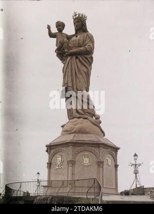 Le Puy-en-Velay, Frankreich die Statue Notre-Dame de France, auf der Spitze des Felsens Corneille, Religion, Kunst, Inschrift, Information, Statue, Christentum, Skulptur, Statueninschrift, Wappen, Wappen, Frankreich, Le Puy, Notre Lady of France, Rocher Corneille, Le Puy-en-Velay, 27.07/1916 - 27.07.1916, Léon, Auguste, Fotograf, 1916 - Provinzen Frankreich - Jean Brunhes, Auguste Léon et Georges Chevalier - (April-Juli), Autochrome, Foto, Glas, Autochrome, Foto, positiv, Vertikal, Format 9 x 12 cm Stockfoto