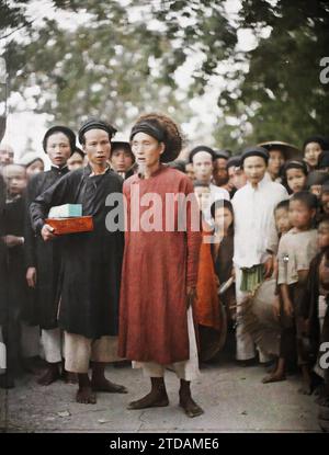 Tonkin, Indochina, ein alter Mann mit reichlich Haaren, der als Auserwählter des Himmels gilt, Kleidung, Menschen, Kostüm, Kind, Porträt, Frisur, Kopfbedeckung, Mann, Indochina, Tonkin, Kranke Phänomene, an Selected of Heaven ( abnormal hair), Tonkin, 01/10/1916 - 31/10/1916, busy, Léon, Léon beschäftigte Fotografin en Indochine, Autochrome, Foto, Glas, Autochrome, Foto, positiv, Vertikal, Format 9 x 12 cm Stockfoto