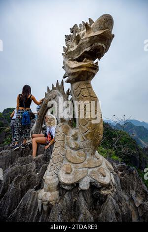 Der Drache von Hang Mua in Ninh Binh in Vietnam Stockfoto