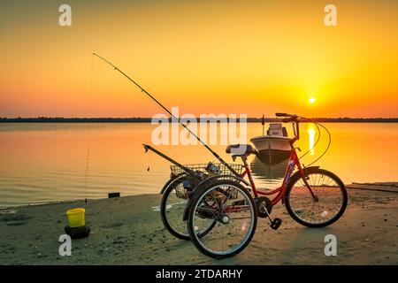 Am Vormittag: Dammam Corniche, Saudi-Arabien, mit Fahrrad. Stockfoto