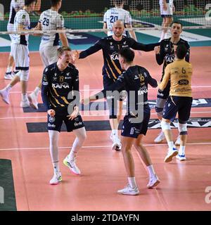 Verona, Italien. Dezember 2023. Rok Mozic (Rana Verona) während des Spiels Rana Verona vs Cisterna Volley, Volleyball Italian Serie A Männer Superliga in Verona, Italien, 17. Dezember 2023 Credit: Independent Photo Agency/Alamy Live News Stockfoto