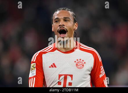 München, Deutschland. Dezember 2023. Leroy Sane FC Bayern München FCB (10) Enttaeuschung enttaeuscht nach vergebener Torchance Gestik Geste FC Bayern München vs. VfB Stuttgart, Fussball, Bundesliga, Spieltag 15, Saison 2023/2024, 17.12.2023 DFL-VORSCHRIFTEN VERBIETEN DIE VERWENDUNG VON FOTOS ALS BILDSEQUENZEN UND/ODER QUASI-VIDEO Foto: Eibner-Pressefoto/Michael Weber Credit: dpa/Alamy Live News Stockfoto