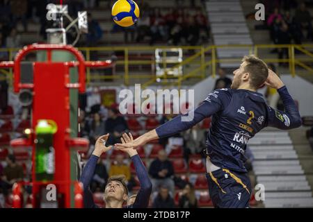 Verona, Italien. Dezember 2023. Lorenzo cortesia (Rana Verona) während des Spiels Rana Verona vs Cisterna Volley, Volleyball Italian Serie A Männer Superliga in Verona, Italien, 17. Dezember 2023 Credit: Independent Photo Agency/Alamy Live News Stockfoto