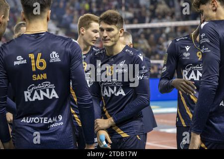 Verona, Italien. Dezember 2023. Luca Spirito (Rana Verona) während des Spiels Rana Verona vs Cisterna Volley, Volleyball Italian Serie A Männer Superliga in Verona, Italien, 17. Dezember 2023 Credit: Independent Photo Agency/Alamy Live News Stockfoto