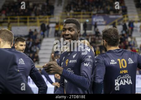 Verona, Italien. Dezember 2023. Noumory Keita (Rana Verona) während des Spiels Rana Verona vs Cisterna Volley, Volleyball Italian Serie A Männer Superliga in Verona, Italien, 17. Dezember 2023 Credit: Independent Photo Agency/Alamy Live News Stockfoto