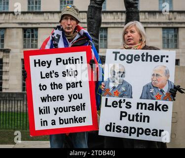 London, Großbritannien. Dezember 2023. Anhänger der Ukraine treffen sich auf Whitehall. Der heutige Protest konzentriert sich auf die Befreiung der "Asovstal-Verteidiger", ukrainische Soldaten, die Asovstal in Mariupol verteidigten, die dann russische Kriegsgefangene wurden, als Asovstal kapituliert wurde. Quelle: Imageplotter/Alamy Live News Stockfoto