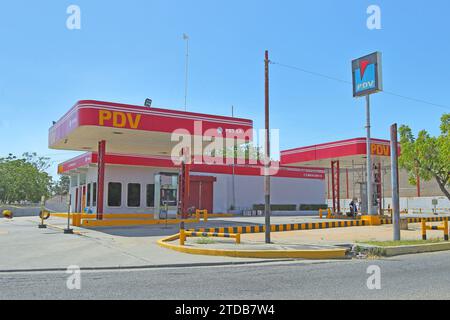 CABIMAS-ZULIA-VENEZUELA. 23-11-30 Eine Tankstelle des staatlichen Erdöls Venezuelas, PDVSA, ist in Cabimas geschlossen. Foto: JOSE BULA Stockfoto