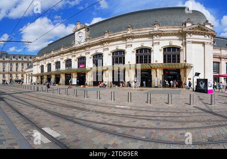 BORDEAUX, FRANKREICH - 7. Juni 2022 - Blick auf den Bahnhof Gare de Bordeaux Saint-Jean, den Hauptbahnhof in Bordeaux, Gironde, Frankreich. Stockfoto